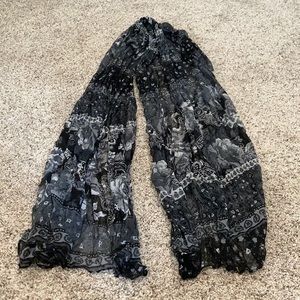 Black and white scarf